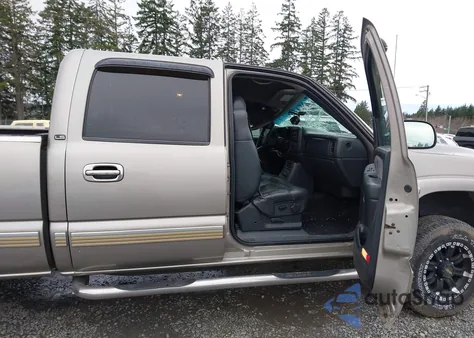 2001 Chevrolet Silverado 2500Hd Ls из США, поврежденный, VIN 1GCHK23111F209078